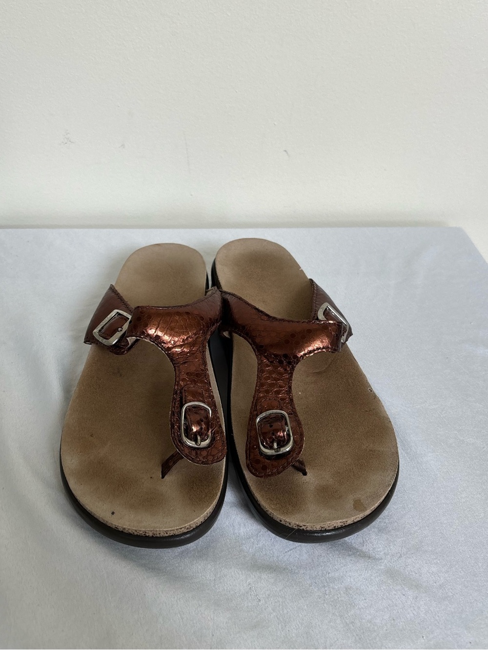 SAS Sanibel Womens Comfort Thong Sandals Size 9 M Bronze Metallic Leather Buck